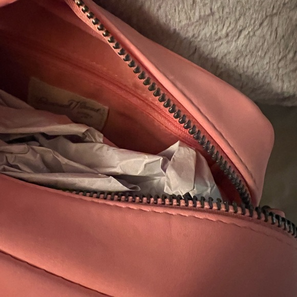 Pink Camera bag style crossbody bag - Picture 6 of 7